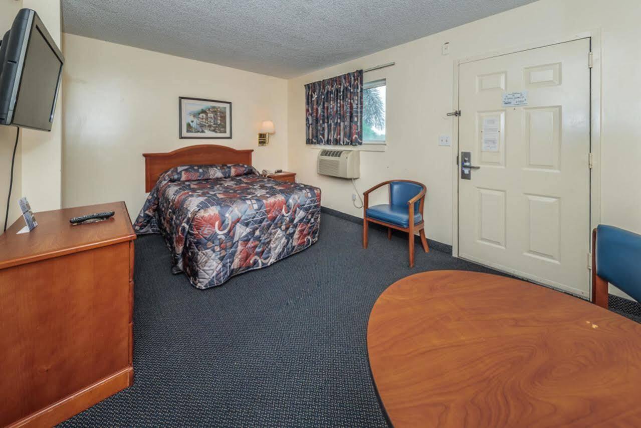 Tampa Bay Extended Stay Hotel Largo Bagian luar foto